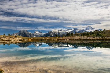 Mamquam an other mountains reflecting in the lake