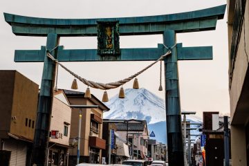 A torri gate (Kanadorii) near Fujisan station